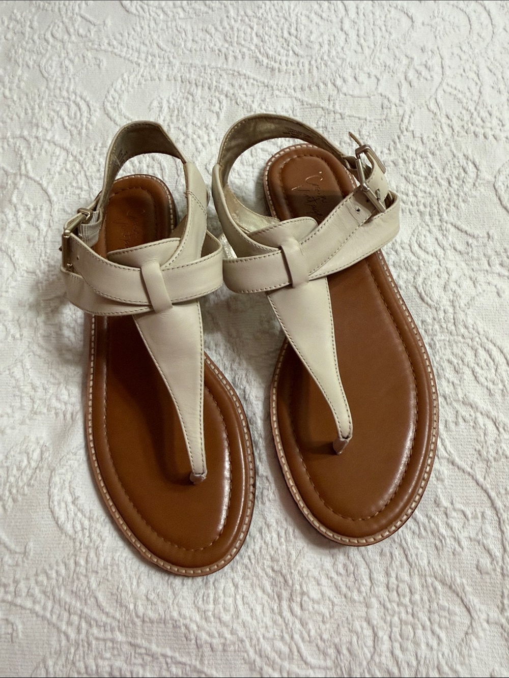 Crown Vintage Size 9.5M Almond Cream Leather T-Strap Sandals